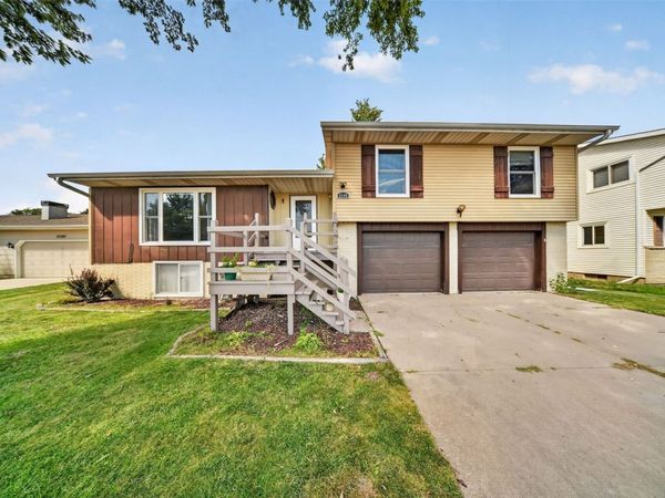 3140 27th Avenue , Marion, IA 52302