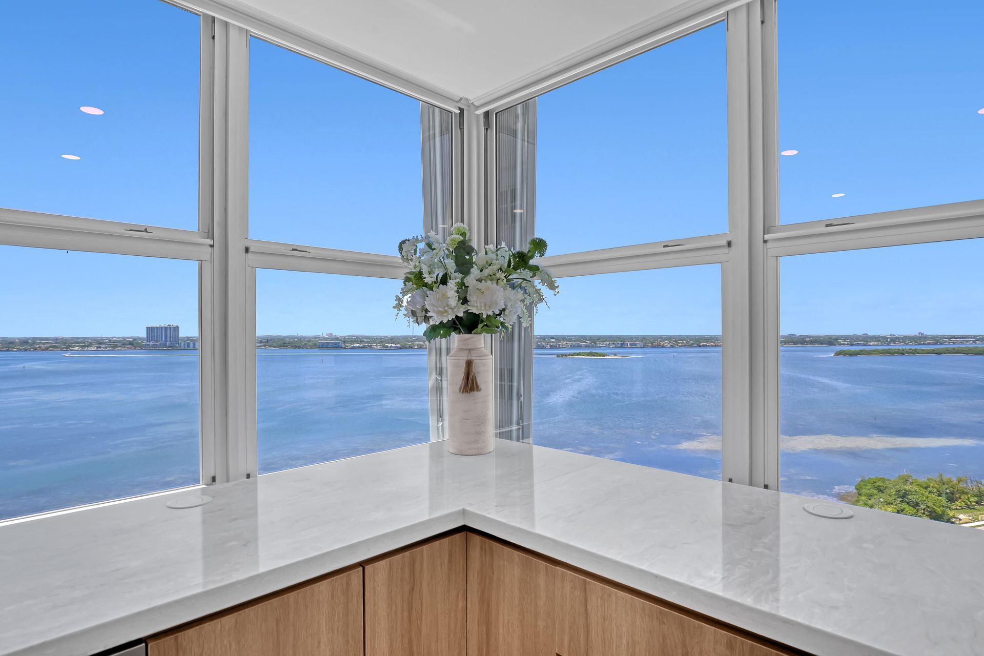 5200 N Ocean Drive, Unit 1703, Singer Island, FL 33404 Photo