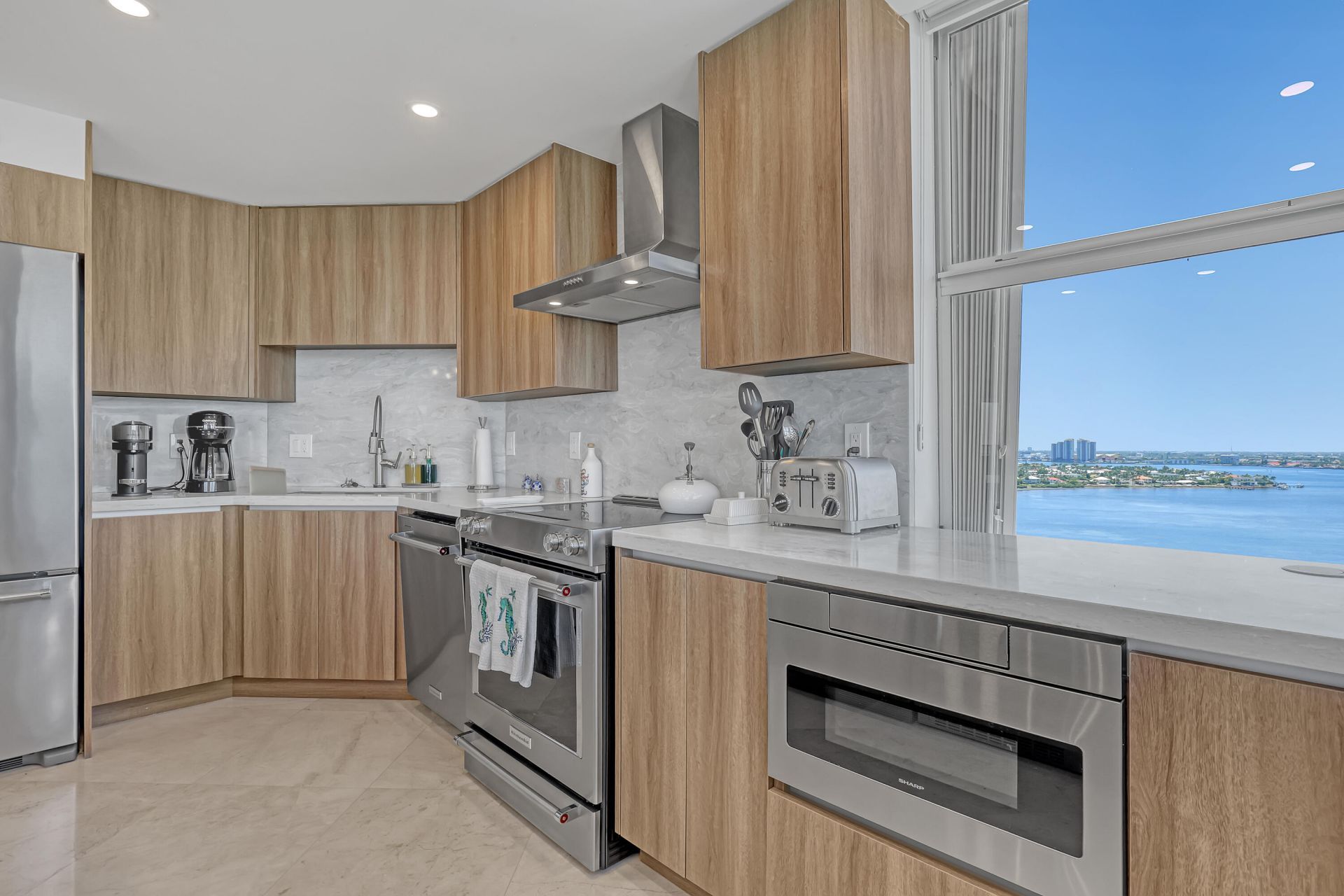 5200 N Ocean Drive, Unit 1703, Singer Island, FL 33404 Photo