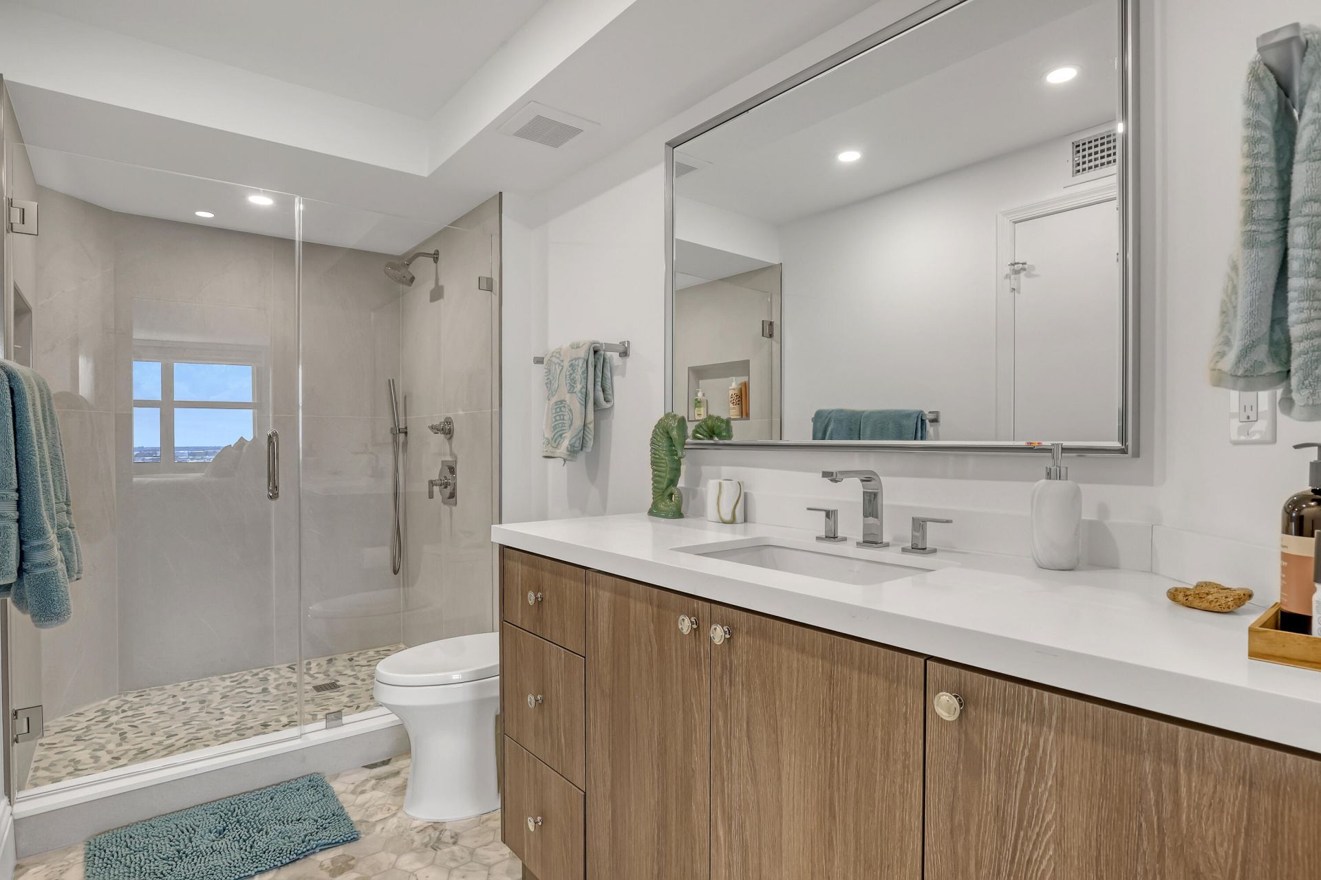 5200 N Ocean Drive, Unit 1703, Singer Island, FL 33404 Photo