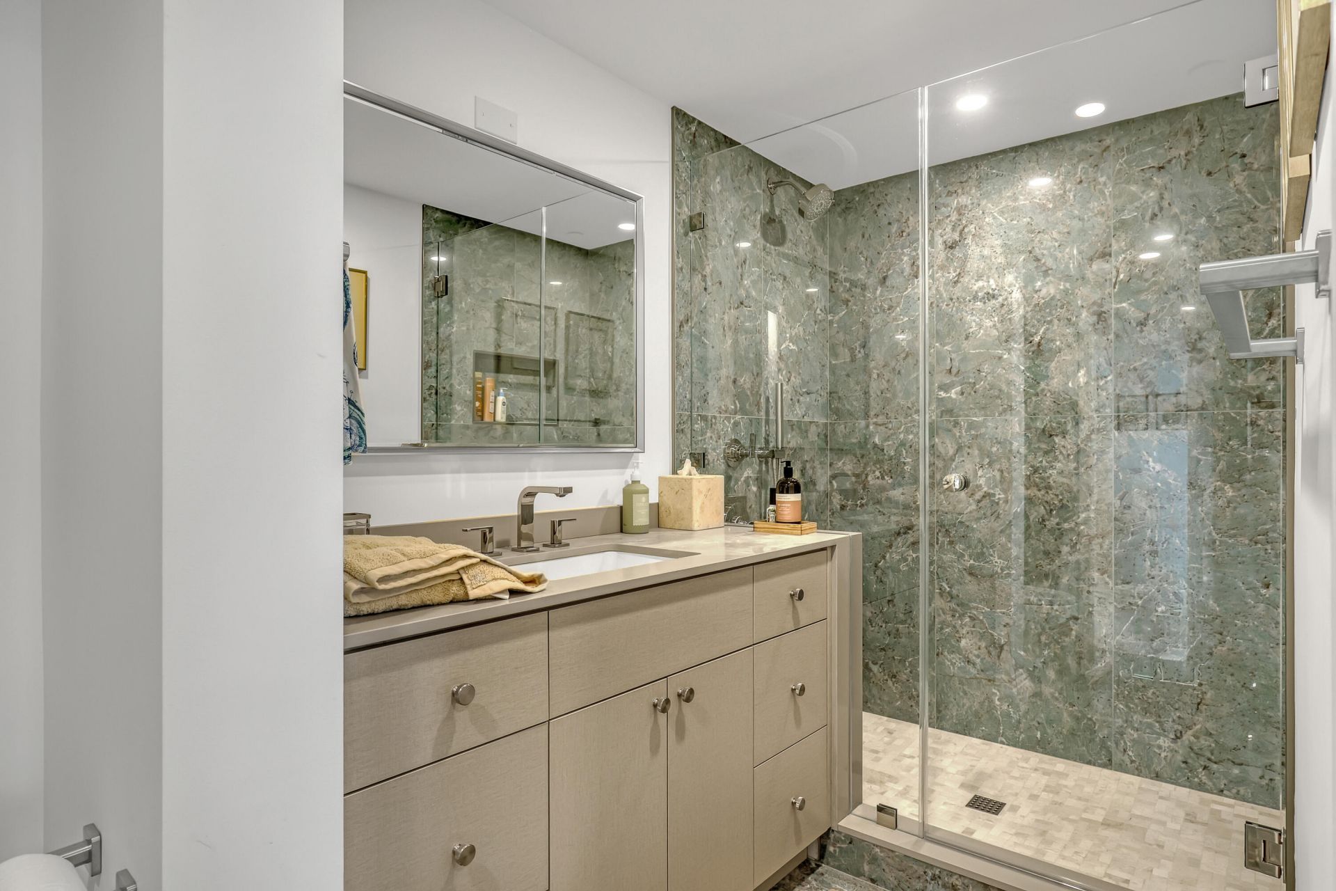 5200 N Ocean Drive, Unit 1703, Singer Island, FL 33404 Photo