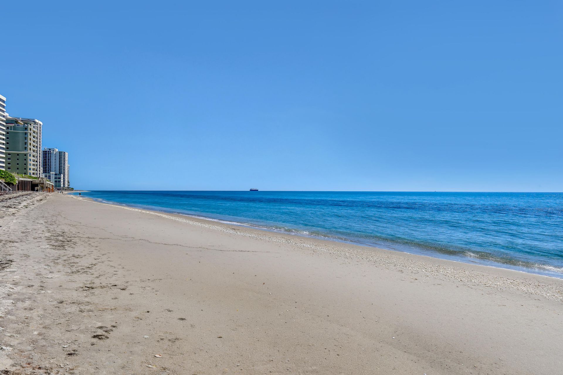 5200 N Ocean Drive, Unit 1703, Singer Island, FL 33404 Photo