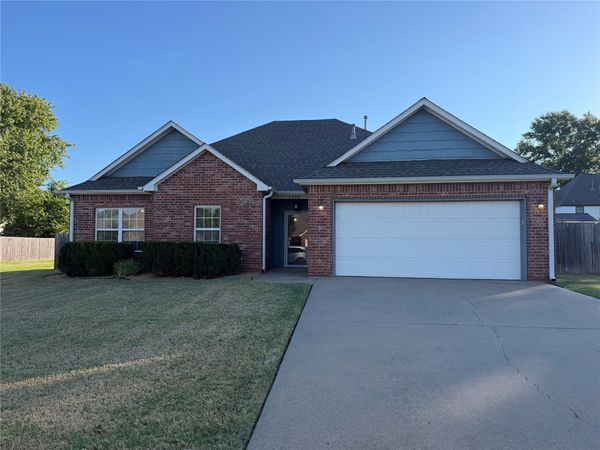 2504 Highwood Place , Claremore, OK 74017