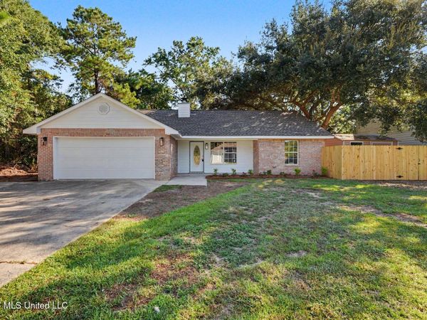 616 Plum Street, Ocean Springs, MS 39564