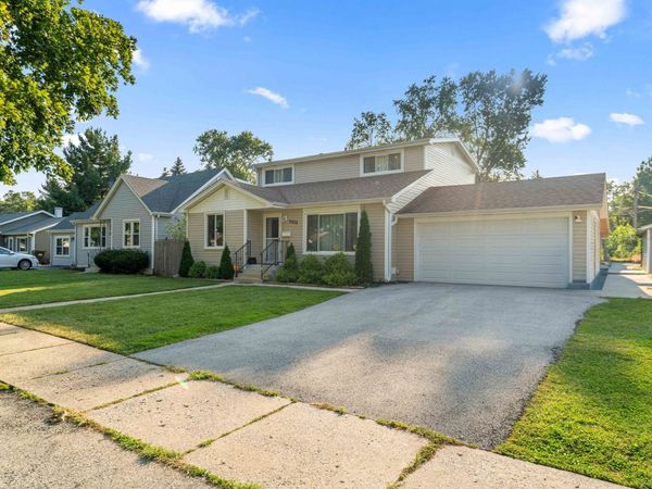 10624 Oak Park Avenue , Chicago Ridge, IL 60415