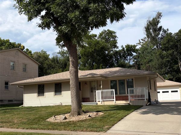 3220 78th Street, Urbandale, IA 50322