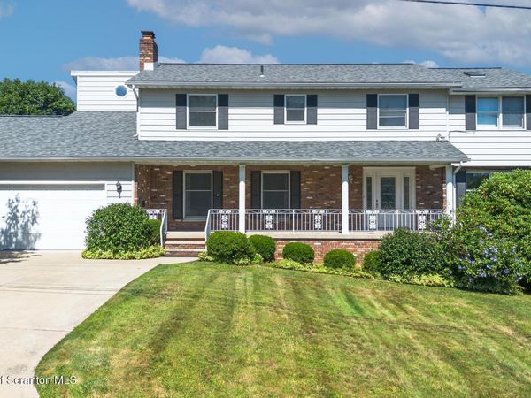 576 Hilltop Road , Blakely, PA 18452