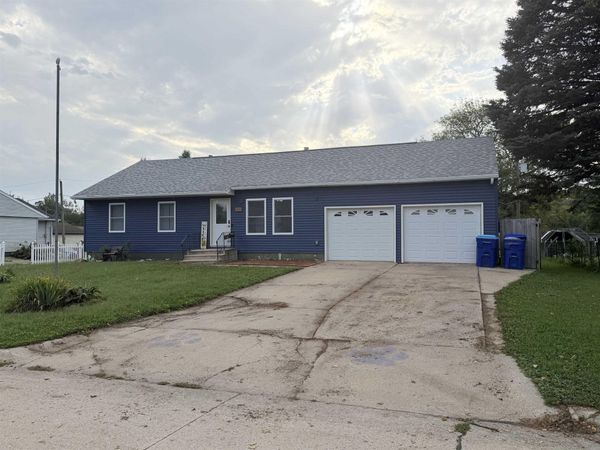 908 SW 3rd Avenue, Oelwein, IA 50662