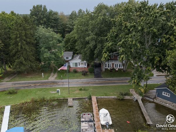 5996 122nd Avenue, Fennville, MI 49408