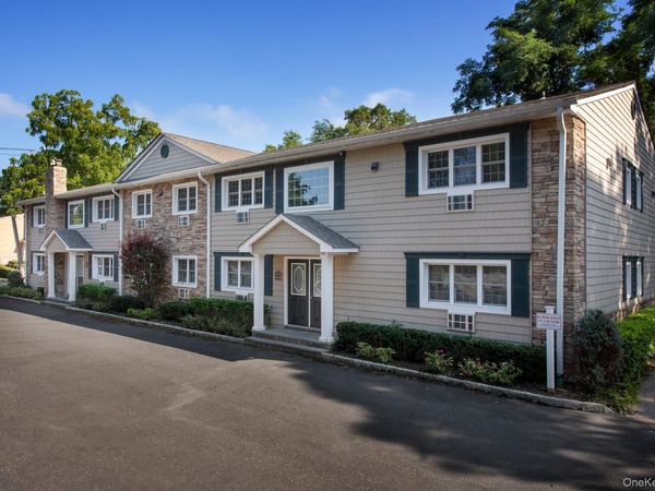 118 Carleton Avenue , Unit 2B, Islip Terrace, NY 11752