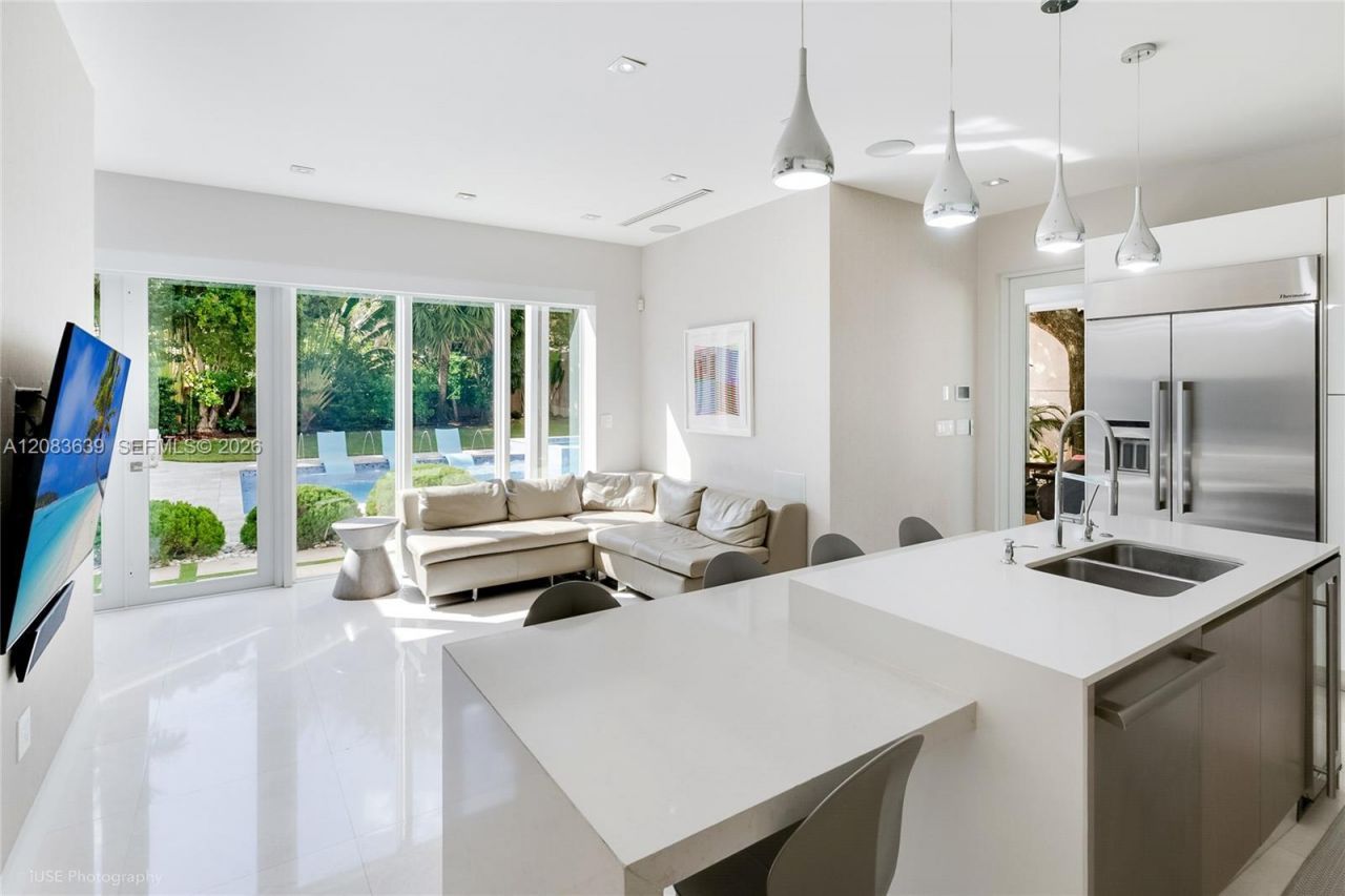 137 W Shore Dr, Miami, FL 33133 Photo