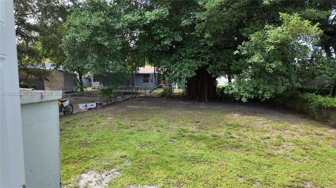 2027 NW 91st St , Unit 2025, Miami, FL 33147 Photo