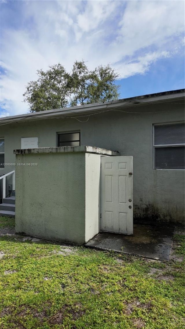 2027 NW 91st St , Unit 2025, Miami, FL 33147 Photo