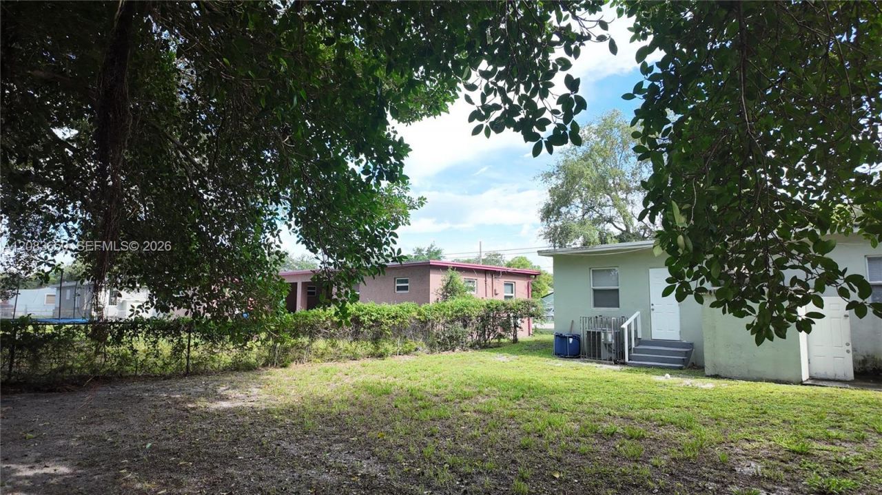 2027 NW 91st St , Unit 2025, Miami, FL 33147 Photo