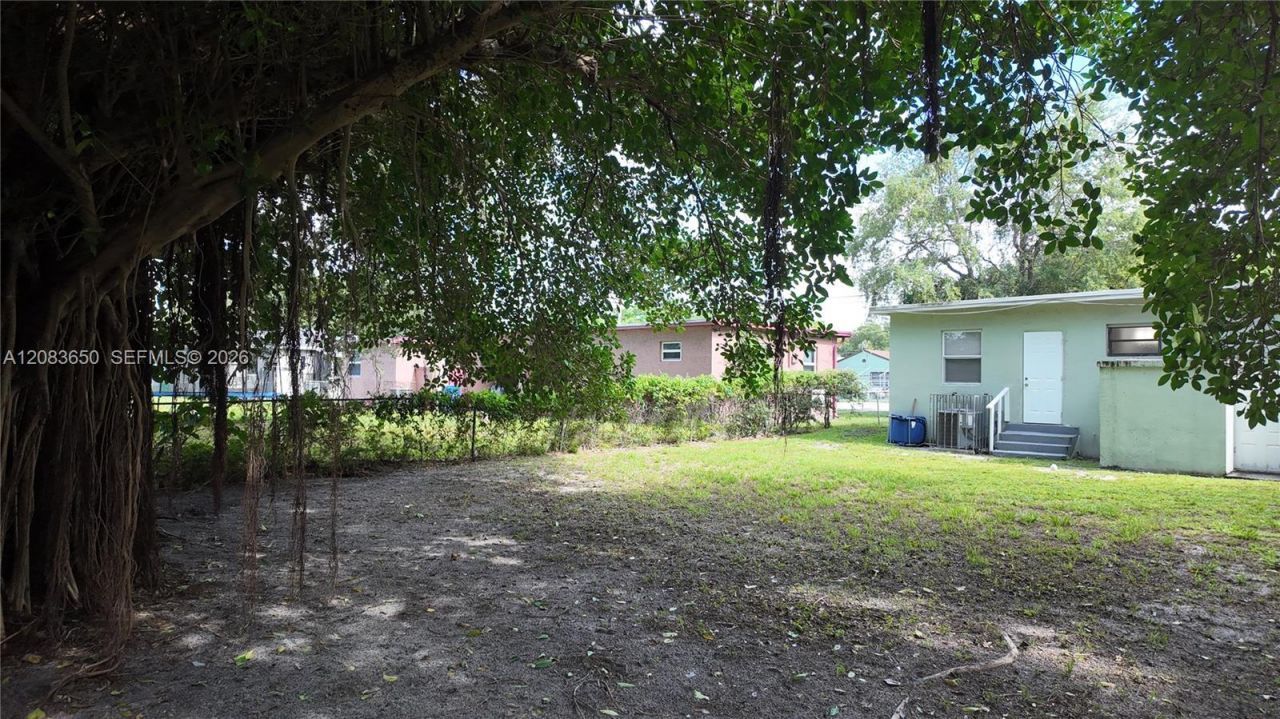 2027 NW 91st St , Unit 2025, Miami, FL 33147 Photo