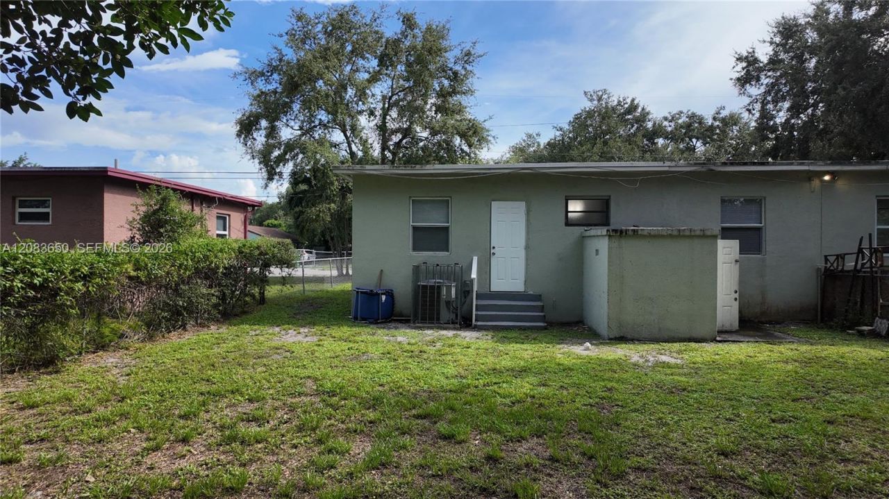 2027 NW 91st St , Unit 2025, Miami, FL 33147 Photo
