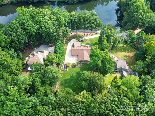 6014 Lake Providence Lane, Charlotte, NC 28277