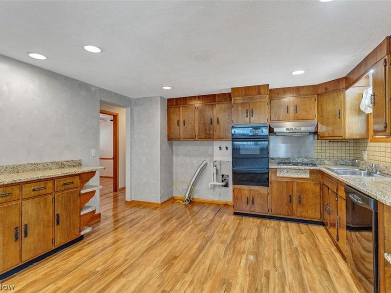 6556 Christene Boulevard, Brook Park, OH 44142 Photo 10