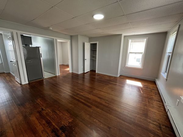 554 Plymouth Ave, Unit 1R, Fall River, MA 02721