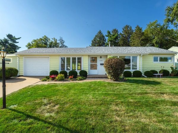 1727 W Garfield Street , Davenport, IA 52804