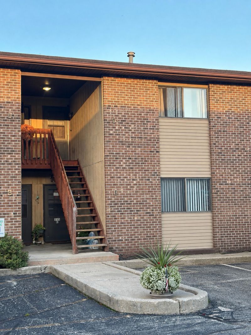555 Central Parkway Road , Unit F, Woodstock, IL 60098 Main Photo