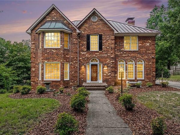 1703 Farnsworth Court , High Point, NC 27262