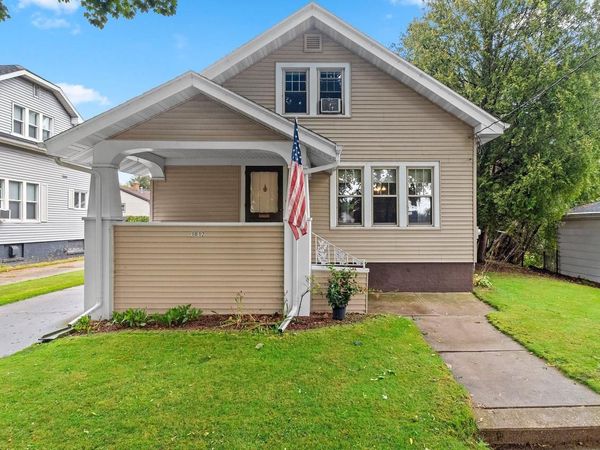 1012 Philippen STREET, Manitowoc, WI 54220