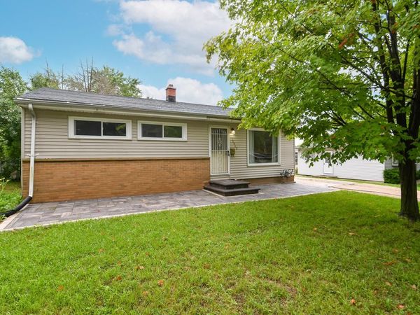 10945 W Jeffrey LANE, Milwaukee, WI 53225