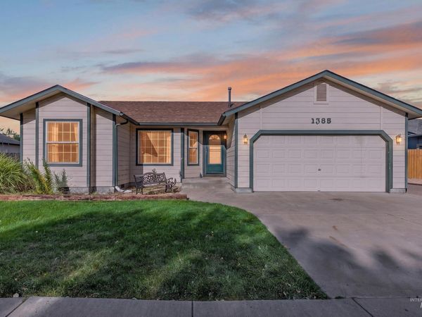 1385 Rosewood St, Mountain Home, ID 83647