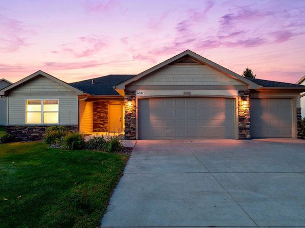 6817 90th Avenue N, Brooklyn Park, MN 55445