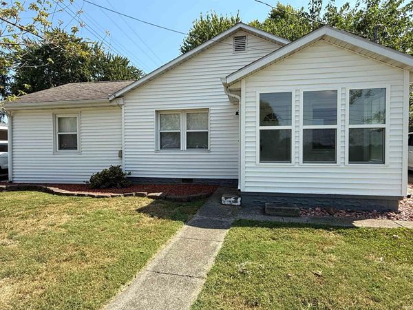 722 S West Street, Oakland City, IN 47660