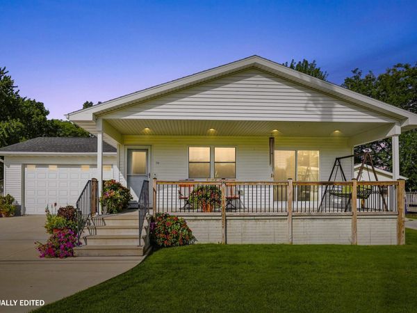 713 NE 6th Avenue, Independence, IA 50644