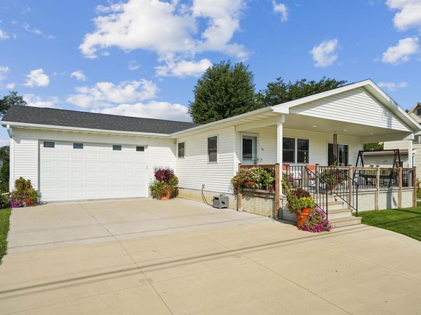 713 NE 6th Avenue, Independence, IA 50644