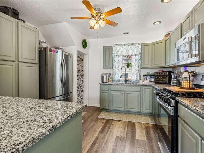 202 N Nickelplate Street, Louisville, OH 44641 Photo 11