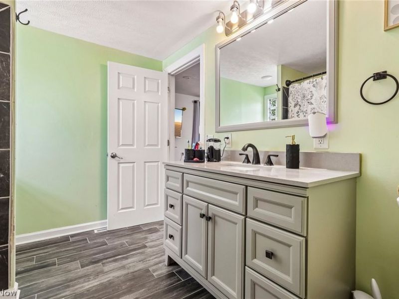 202 N Nickelplate Street, Louisville, OH 44641 Photo 19
