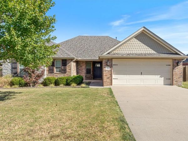 164 Penzo Avenue , Tontitown, AR 72762