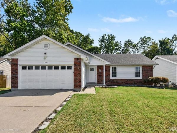 202 Barrington Drive , St Peters, MO 63376