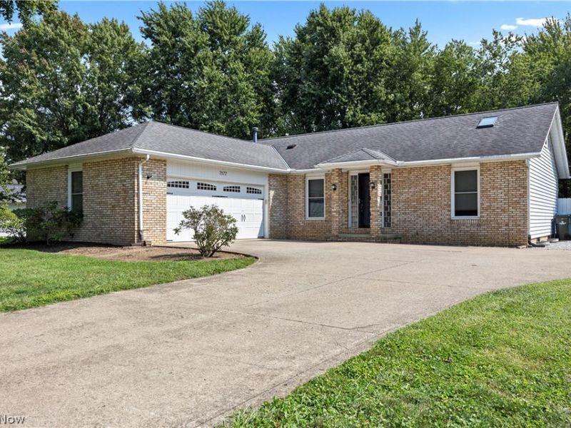 7177 Fairacres Avenue, North Ridgeville, OH 44039 Photo 2