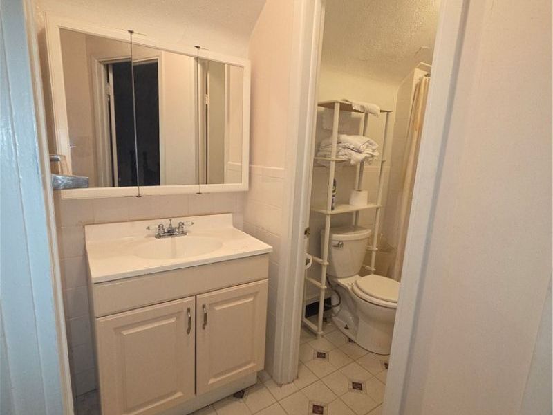 1055 E 68th Street, Cleveland, OH 44103 Photo 14