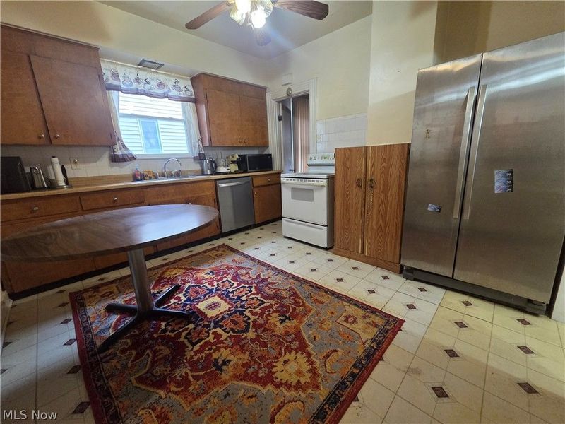 1055 E 68th Street, Cleveland, OH 44103 Photo 3