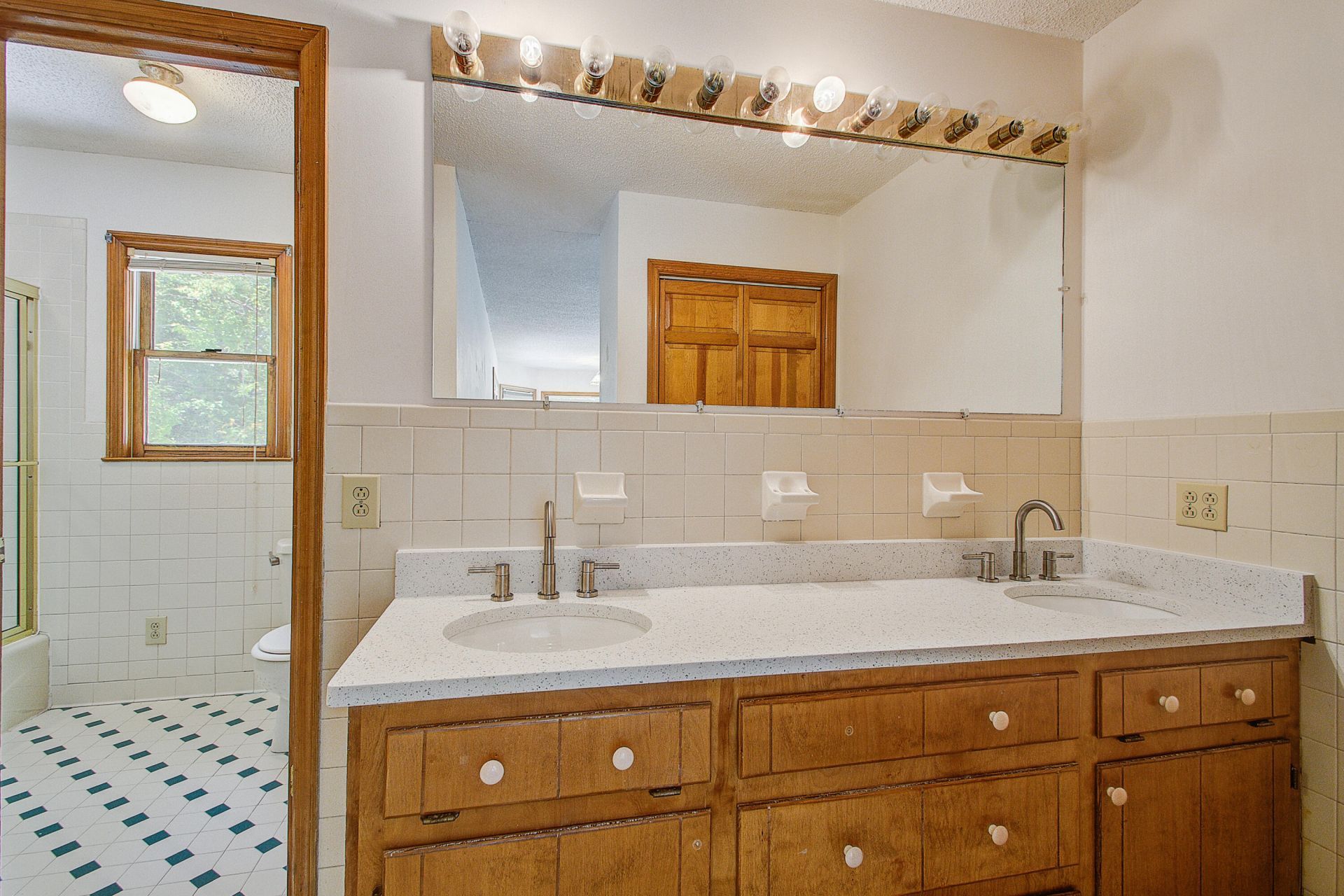 1300 Limetree Lane Photo 21