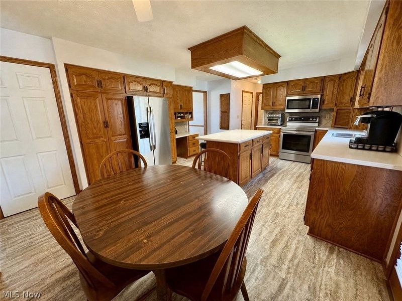 6385 Harbor Drive NW, Canton, OH 44718 Photo 17