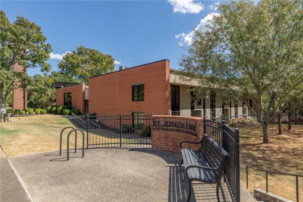 313 E Lafayette Street, Unit 303, Fayetteville, AR 72701 Main Photo
