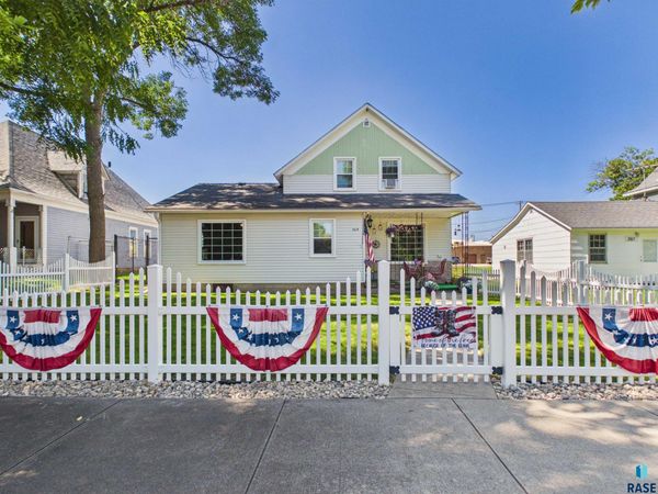 209 Joliet Ave SE SE, De Smet, SD 57231