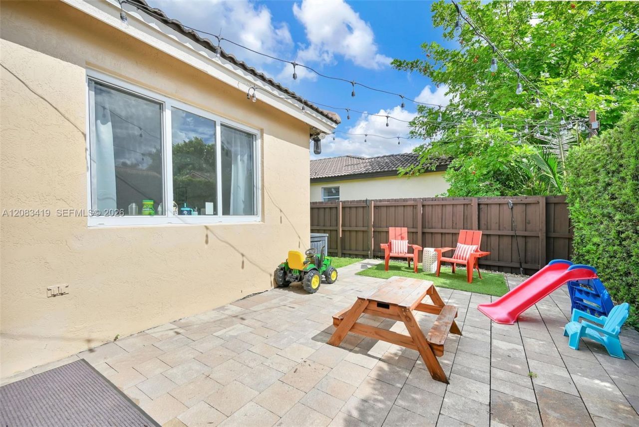 1375 SW 105th Ave, Pembroke Pines, FL 33025 Photo