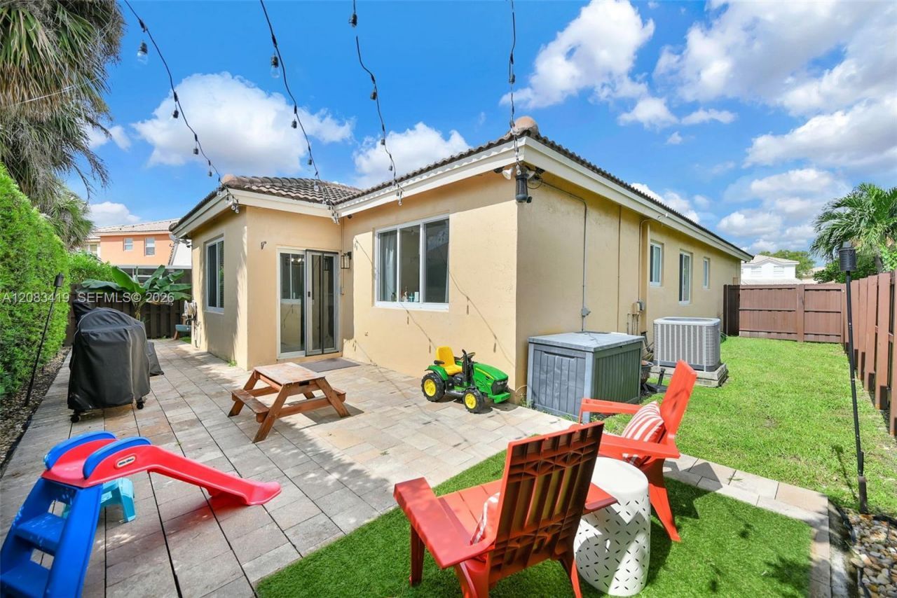 1375 SW 105th Ave, Pembroke Pines, FL 33025 Photo