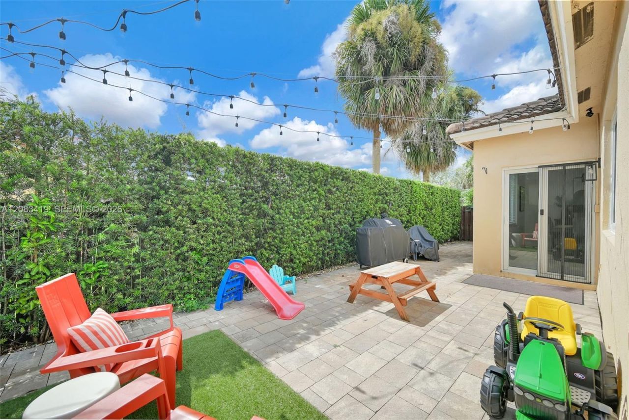 1375 SW 105th Ave, Pembroke Pines, FL 33025 Photo