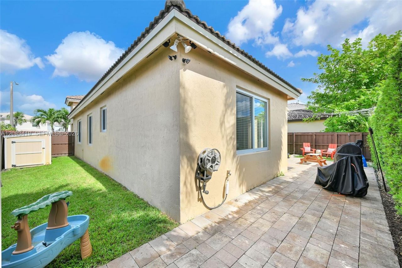 1375 SW 105th Ave, Pembroke Pines, FL 33025 Photo