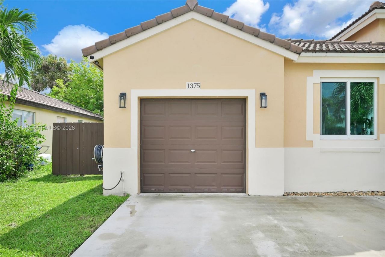 1375 SW 105th Ave, Pembroke Pines, FL 33025 Photo