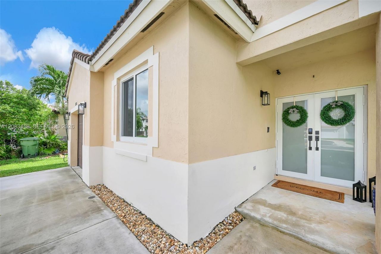 1375 SW 105th Ave, Pembroke Pines, FL 33025 Photo